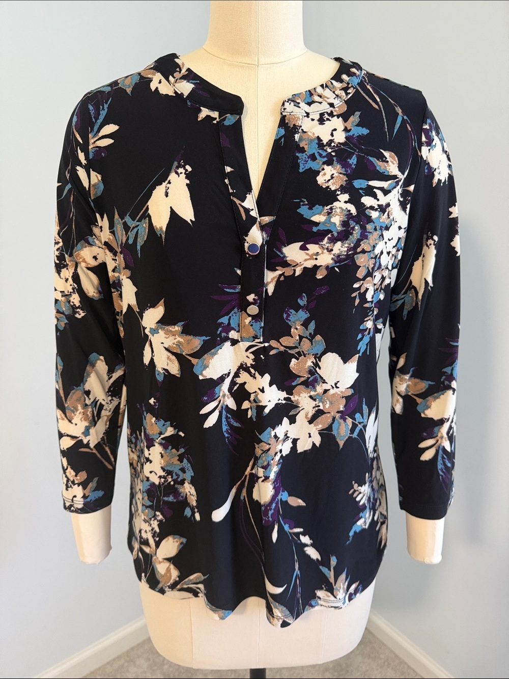 Anne Klein Black Floral V-Neck 3/4 Sleeve Women's Top SZS New With Tags